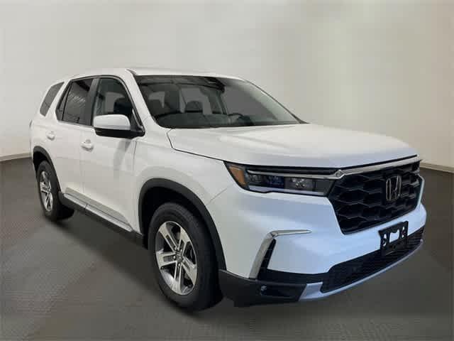 Photo of 2025 Platinum White Pearl Honda Pilot