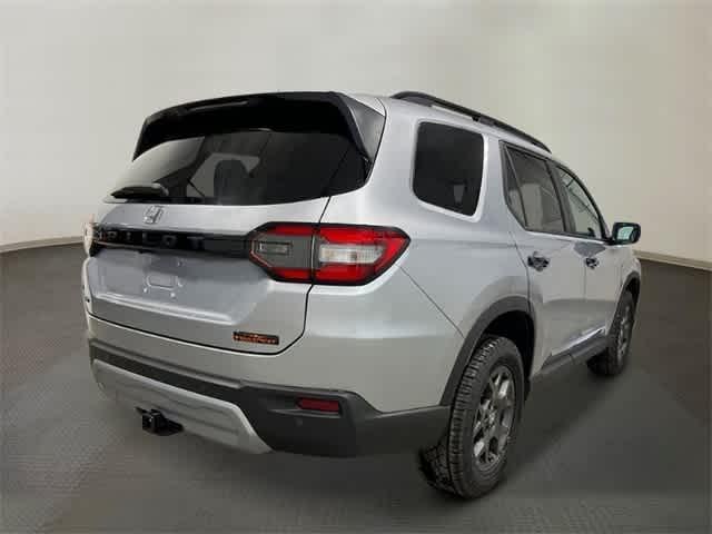 Photo of 2025 Lunar Silver Metallic Honda Pilot