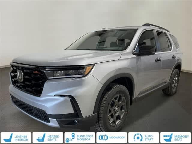 Photo of 2025 Lunar Silver Metallic Honda Pilot