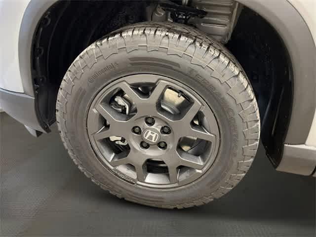 Photo of 2025 Lunar Silver Metallic Honda Pilot