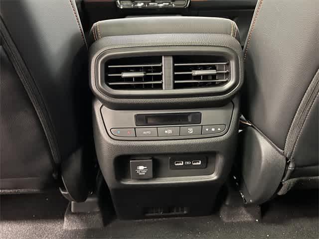 Photo of 2025 Lunar Silver Metallic Honda Pilot