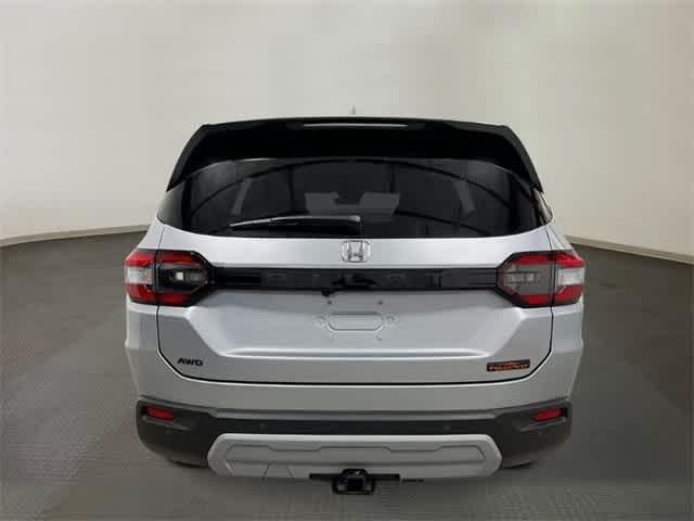Photo of 2025 Lunar Silver Metallic Honda Pilot