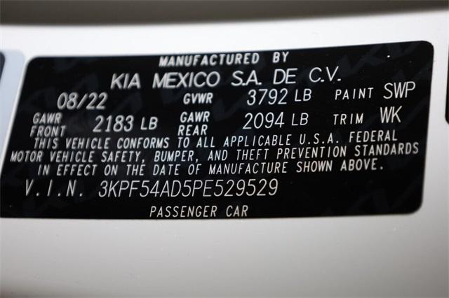 Photo of 2023 Snow White Pearl Kia Forte