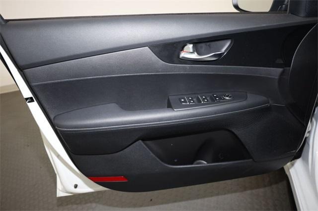 Photo of 2023 Snow White Pearl Kia Forte
