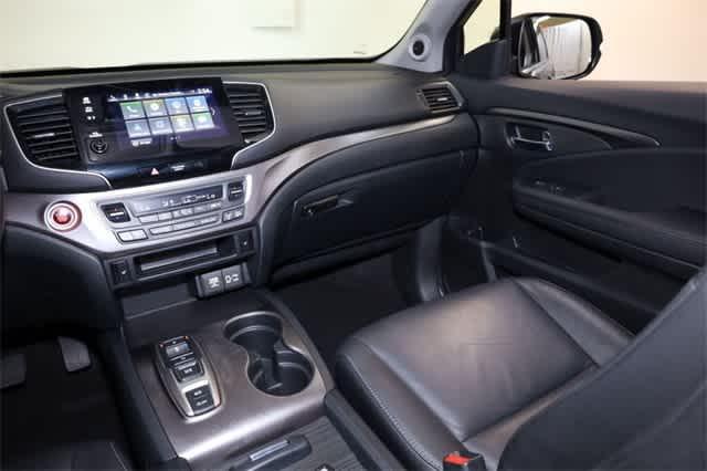 Photo of 2022 Crystal Black Pearl Honda Pilot
