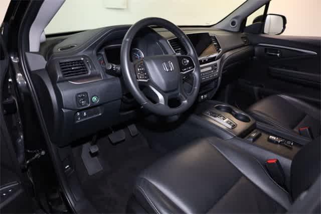 Photo of 2022 Crystal Black Pearl Honda Pilot