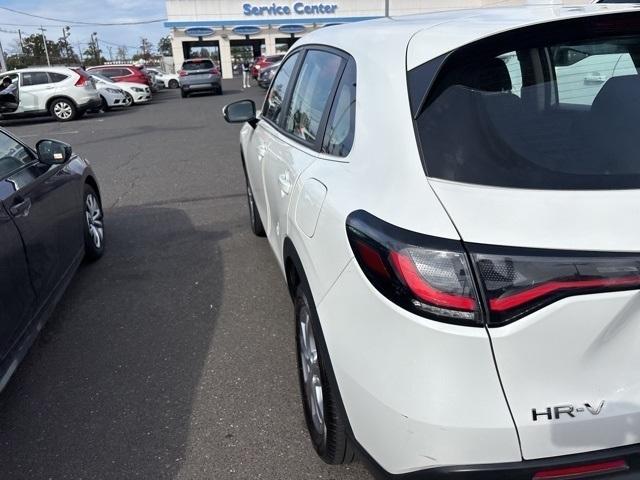 Photo of 2023 Platinum White Pearl Honda HR-V