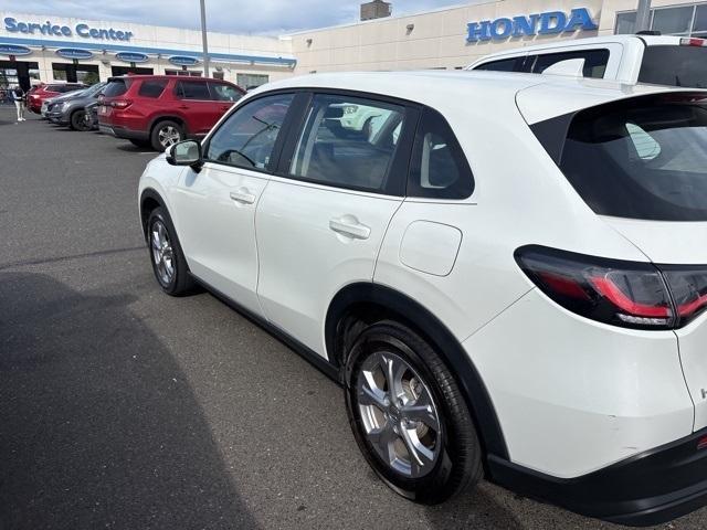Photo of 2023 Platinum White Pearl Honda HR-V