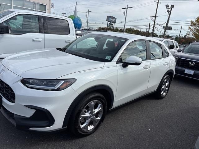 Photo of 2023 Platinum White Pearl Honda HR-V
