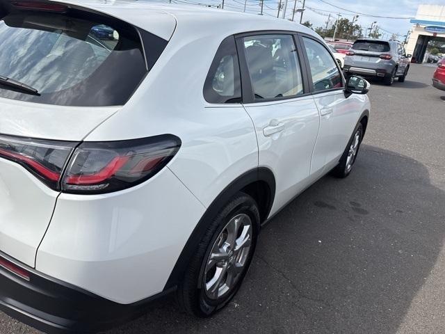 Photo of 2023 Platinum White Pearl Honda HR-V