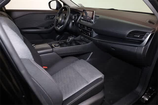 Photo of 2021 Black Nissan Rogue