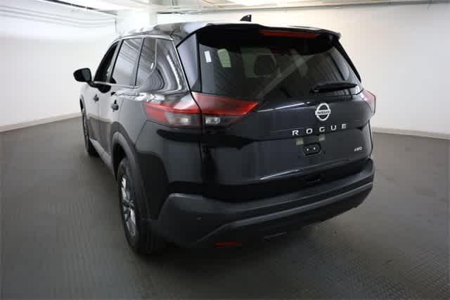 Photo of 2021 Black Nissan Rogue