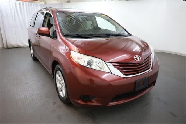 Photo of 2015 Salsa Red Pearl Toyota Sienna
