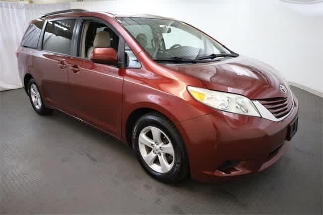 Photo of 2015 Salsa Red Pearl Toyota Sienna