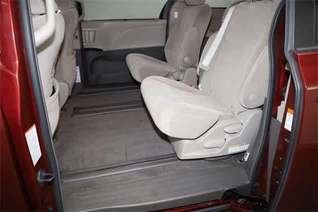 Photo of 2015 Salsa Red Pearl Toyota Sienna