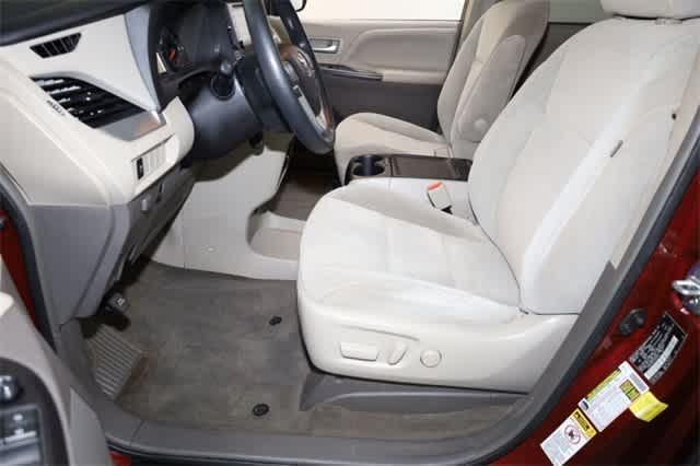 Photo of 2015 Salsa Red Pearl Toyota Sienna