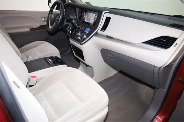 Photo of 2015 Salsa Red Pearl Toyota Sienna