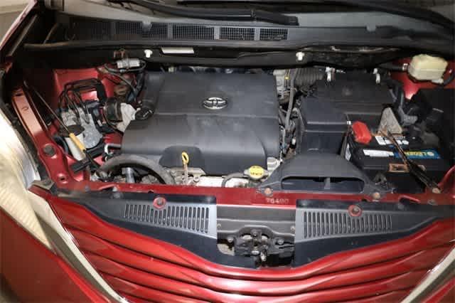 Photo of 2015 Salsa Red Pearl Toyota Sienna
