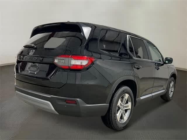 Photo of 2025 Crystal Black Pearl Honda Pilot
