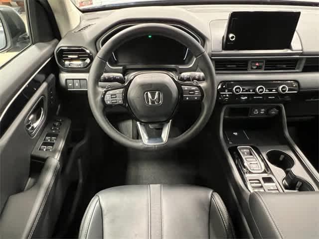 Photo of 2025 Crystal Black Pearl Honda Pilot