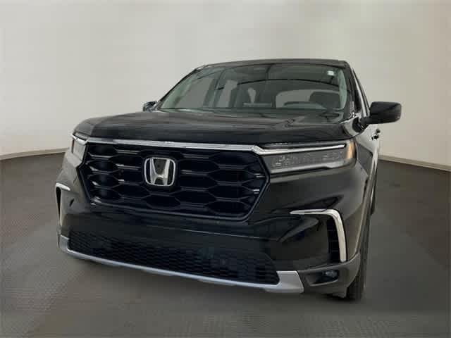 Photo of 2025 Crystal Black Pearl Honda Pilot