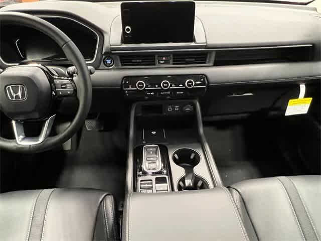 Photo of 2025 Crystal Black Pearl Honda Pilot