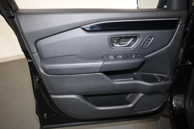 Photo of 2023 Crystal Black Pearl Honda Pilot