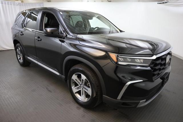 Photo of 2023 Crystal Black Pearl Honda Pilot