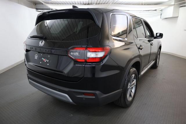 Photo of 2023 Crystal Black Pearl Honda Pilot
