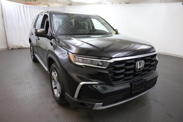 Photo of 2023 Crystal Black Pearl Honda Pilot