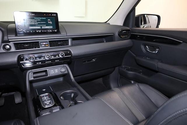 Photo of 2023 Crystal Black Pearl Honda Pilot