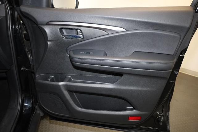 Photo of 2022 Crystal Black Pearl Honda Pilot