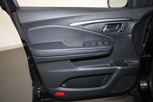 Photo of 2022 Crystal Black Pearl Honda Pilot
