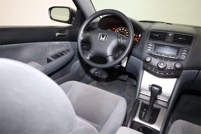 Photo of 2004 Graphite Pearl Honda Accord