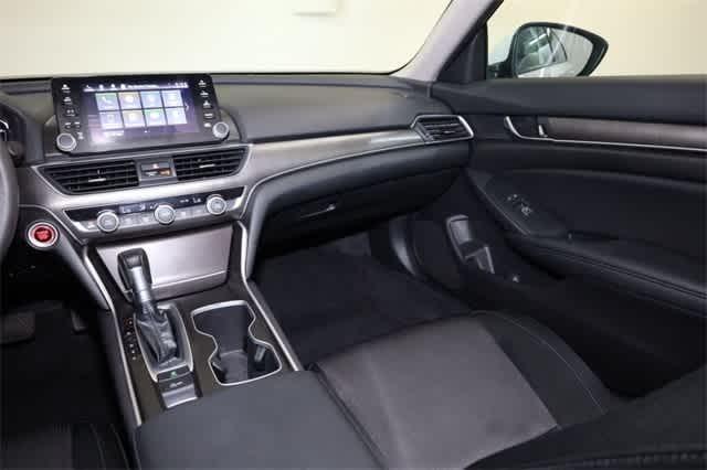 Photo of 2022 Platinum White Pearl Honda Accord