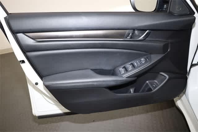 Photo of 2022 Platinum White Pearl Honda Accord