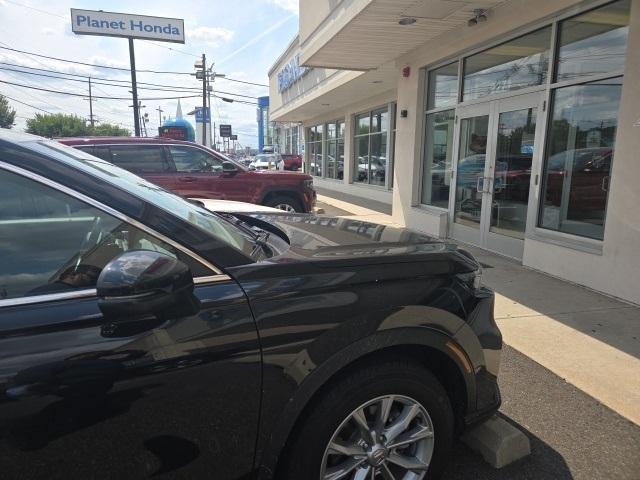 Photo of 2024 Crystal Black Pearl Honda CR-V