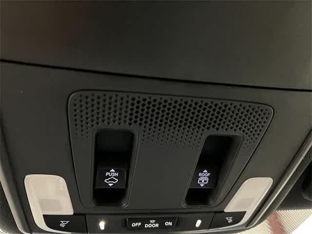 Photo of 2025 Lunar Silver Metallic Honda Pilot