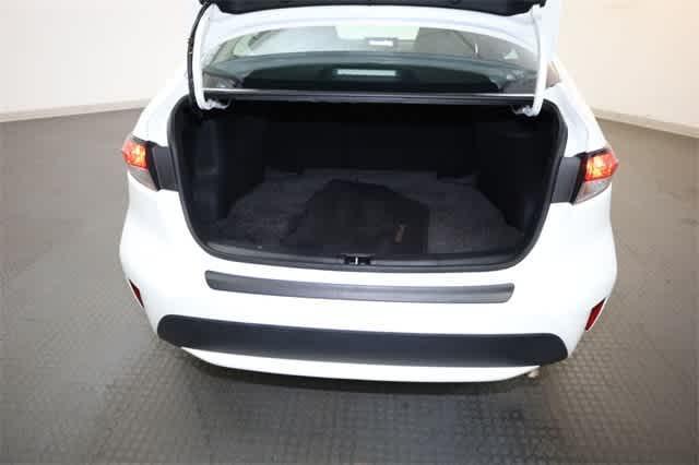 Photo of 2021 Super White Toyota Corolla
