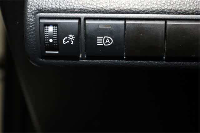 Photo of 2021 Super White Toyota Corolla
