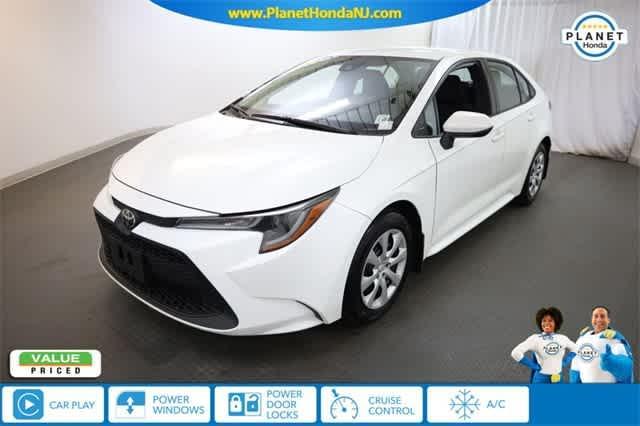 Photo of 2021 Super White Toyota Corolla