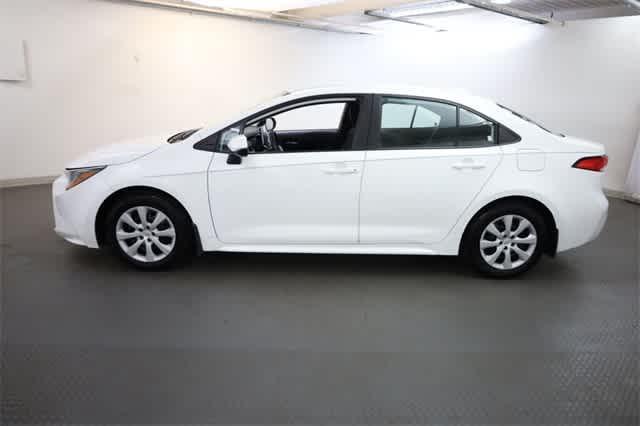 Photo of 2021 Super White Toyota Corolla