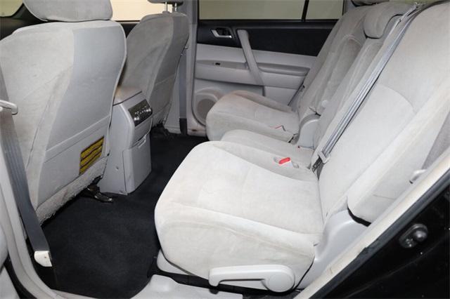 Photo of 2013 Black Toyota Highlander Hybrid