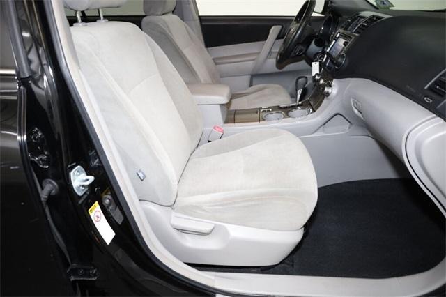 Photo of 2013 Black Toyota Highlander Hybrid