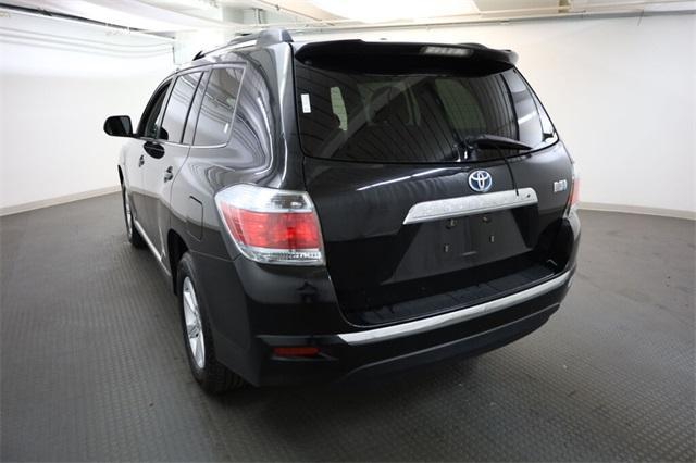 Photo of 2013 Black Toyota Highlander Hybrid