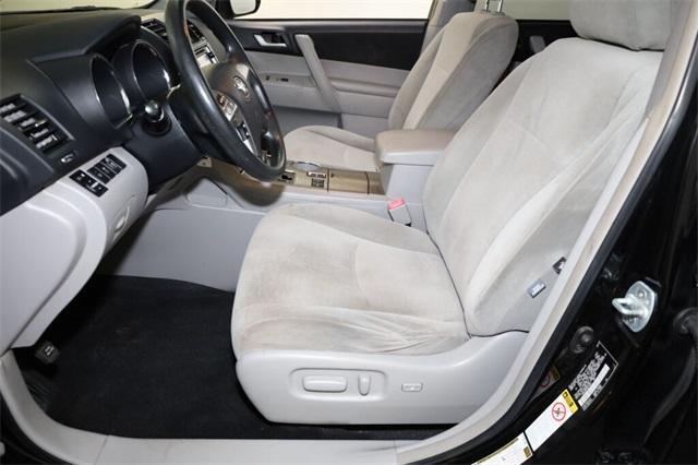 Photo of 2013 Black Toyota Highlander Hybrid