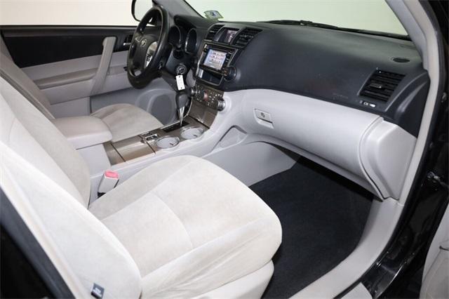 Photo of 2013 Black Toyota Highlander Hybrid