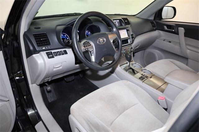 Photo of 2013 Black Toyota Highlander Hybrid
