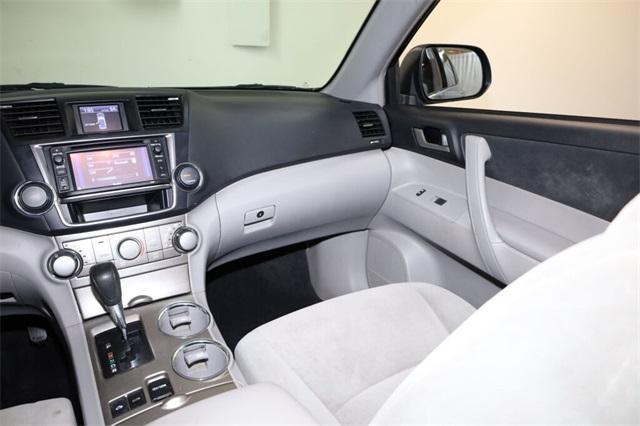 Photo of 2013 Black Toyota Highlander Hybrid