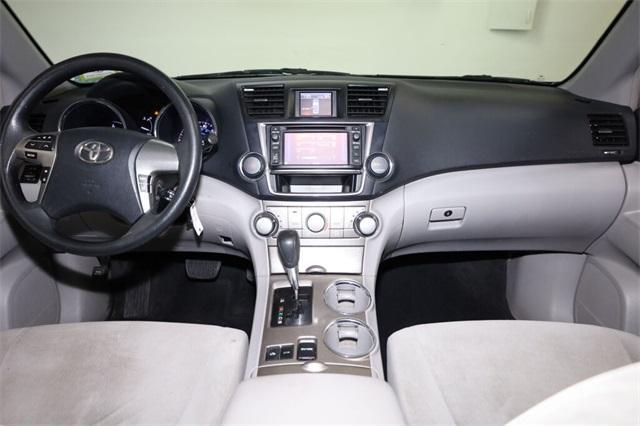 Photo of 2013 Black Toyota Highlander Hybrid